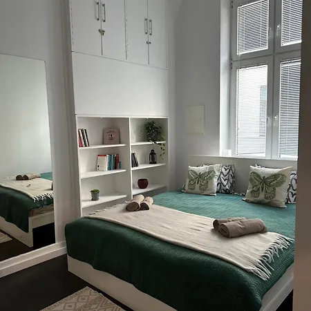 P-122 Piotrkowska Apartment. Apartament