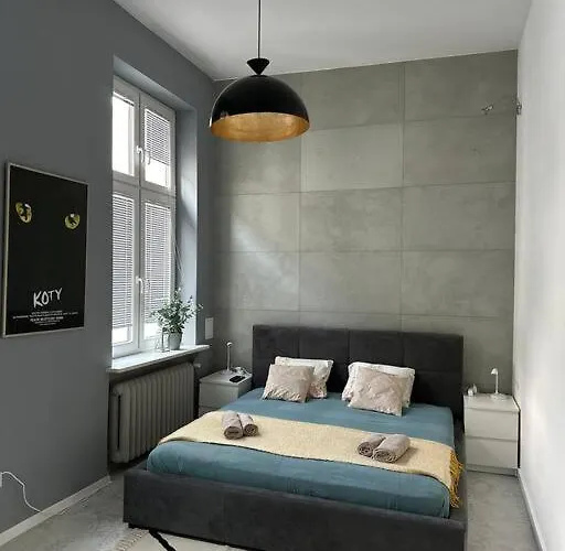 P-122 Piotrkowska Apartment. * Lodž